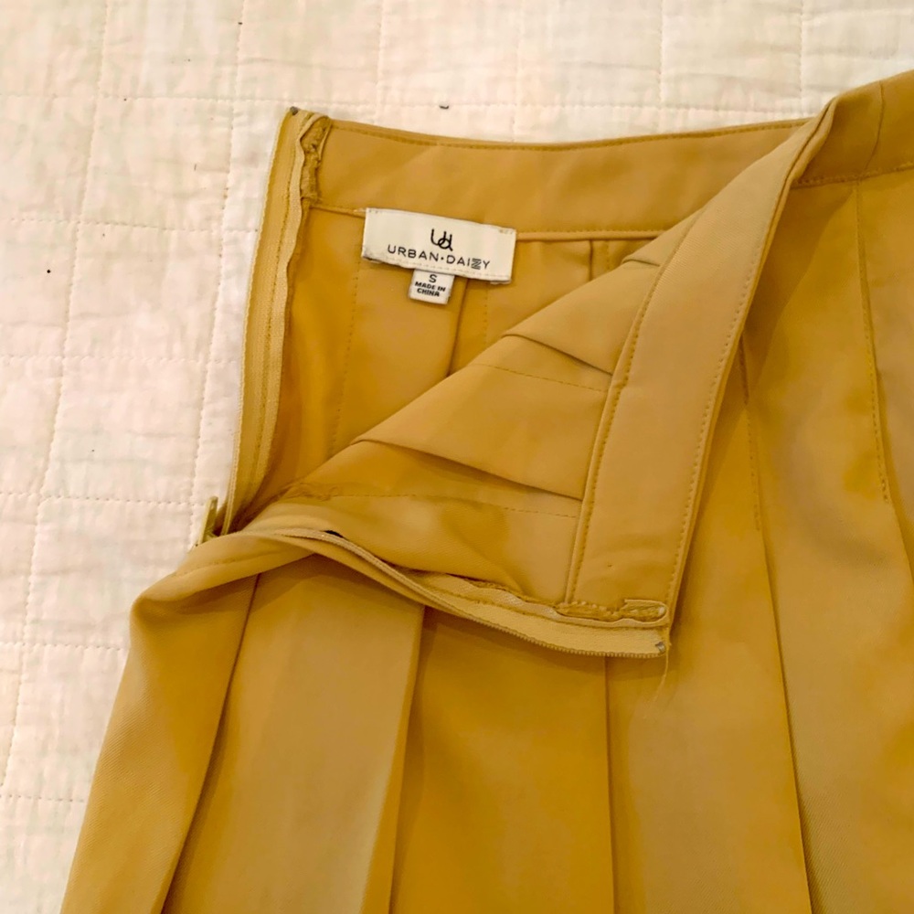 ❤️URBAN DAISY❤️ADORABLE PLEATED SKATER SKIRT! EXCELLENT CONDITION!! - Picture 2 of 5